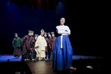 [아무튼, 픽] 창극 ‘변강쇠 점 찍고 옹녀’ 외