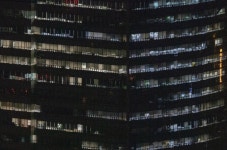 [C컷] 자정 지난 시각, 사람도 없는데 불 켜진 사무실