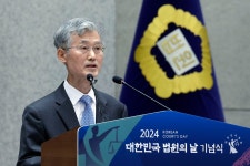 조희대 “재판 지연 해결 긍정적 변화…당당하게 재판해달라”