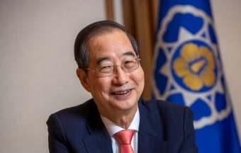 한덕수 국무총리, 전남 해상풍력단지 시운전 개시 현장 헬기 시찰하여 신재생에너지 활성화 강조