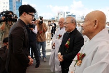 누에가 뽕잎 먹고 명주실 만들 듯… 예술과 참선은 하나