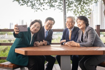 文 경기도청 깜짝 방문…김동연 지사와 회동