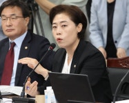 조국 일가, 웅동학원 사회 환원 5년째 ‘미적미적’