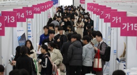 도·소매 취업자 15만명 줄었다…고용 한파로 이어지는 내수 부진
