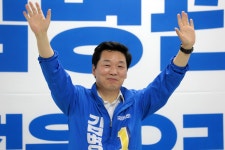 ’동성 성추행’ 김병관 前 의원 항소심도 집행유예 2년