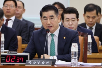 민주당, 김용현 국방부 장관 탄핵 소추안 발의