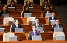 윤한홍 의원, 관저 이전 의혹 관련 피의자 신분으로 종합특검 소환