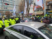 대통령실 향하던 민노총, 한남대로 점거하고 尹 관저 진입 시도