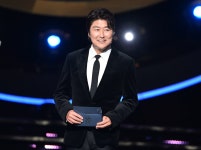 송강호, 에미상 8관왕 ‘성난사람들’ 시즌2 나온다