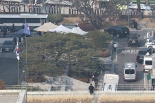 외부 노출 없이 지하주차장으로 진입