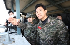 與 대선주자들 “尹대통령은 구속기소, 이재명은 불구속 재판”