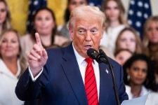 “트럼프엔 尹보다 李” 野가 홍보한 美보도, 서울 변호사 기고였다