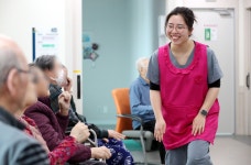 외국인 요양보호사 1호… “자격증 따자 20곳서 연락 와”