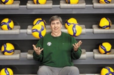 몰락한 배구 명가 다시 일으켰다, 코트의 히딩크