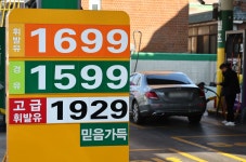 주유소 기름값 3주 연속 하락...이달 LPG 가격도 동결