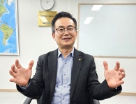 “개인 금 투자 7배 급증…‘트럼프 리스크’에 사재기 이어질 듯”