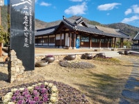 중년의 위기, 자신을 낯설게 직시하고 밖으로 끌어내라