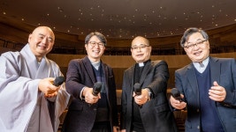 “기도하는 신은 각자 달라도 함께 노래할 수 있습니다”