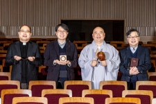 “기도하는 신은 각자 달라도 함께 노래할 수 있습니다”