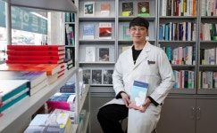 몸의 병은 약으로, 마음은 책으로… 약국과 서점의 특별한 공생