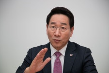 유정복 “이젠 윤보명퇴 필요… 공직 30년 경험으로 제2 인천상륙”