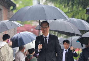 한덕수 대행, 명동성당 프란치스코 교황 분향소 조문