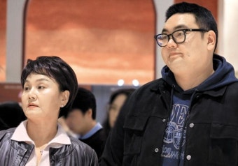 [TV조선] 시사회 참석한 이경실 母子