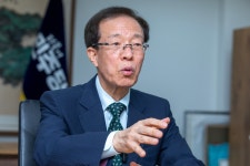 이석연 “尹에 실망해 민주 대선 캠프로… 李, 겪어보니 잘 듣고 실용적”