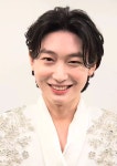 가수 김용빈, “어릴 때부터 바랐던 화장품 모델돼 꿈만 같아...관리할 때 추천곡은...?”