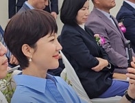 염정아, 화성시 두 번째 종합병원 승격 행사서 포착… 무슨 일