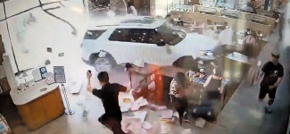 80대가 몰던 SUV, 휴게소 식당 덮쳐 10명 중경상