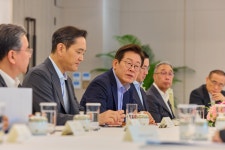재벌 총수 만난 李대통령 “美 동행 때 성과 많이 만들어달라