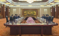 한미 정상 악수한 날… 李가 보낸 中특사단, 서열 3위 자오러지 만나