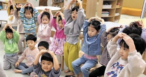 설치 의무 없지만… 맘 놓고 일하도록 사내 어린이집 마련했죠