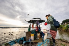 용수철처럼 튀어 오르는 뱀장어, 또 “엄마야”를 외쳤다