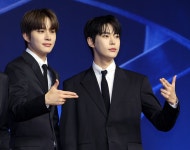 NCT 도영·정우 12월 나란히 입대… ”팬 현장 방문 삼가 달라”