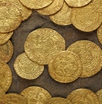 정원 팠더니 600년 전 금화 우수수…9억원 ‘잭팟’