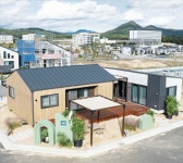 공장서 만든 구조체 신속 조립… 며칠 새 집 10채 ‘뚝딱’