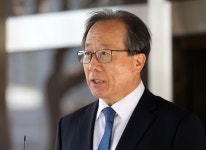 ‘전교조 해직 교사 특채’ 김석준 부산교육감... 검찰, 징역 2년 구형