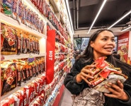 너무 맛있어서… ‘부대찌개’ 레시피를 문신으로 새겼다