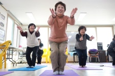 100만원 들여 6개월 노인 운동… 병원비 900만원 덜 들더라