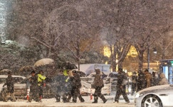 매서운 첫눈에 퇴근길 마비… 서울 내부순환로 차량 통제