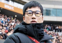 “명장 이정효 왔다” 수원 팬들 환호