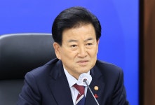 탈북민연합회 “정동영 ‘북향민’ 표현, 당사자 모욕… 사과하라”