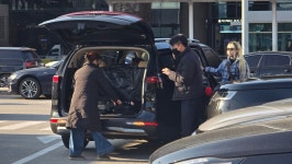 주위 살피더니 “얼른 타라”… 中 플랫폼들, 불법 택시 영업