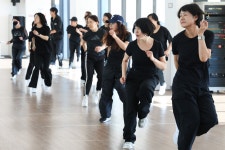 [핫코너] “나도 댄싱 퀸”… 셔플 댄스에 빠진 중장년층