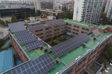 태양광 화재 줄잇는데… “모든 공립 초·중학교에 설치”