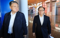 긴장한 기업들 “노조 자극 말자”