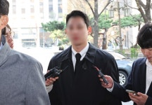 김병기 차남 경찰 출석… “父子 같이 조사하는 게 어딨나”