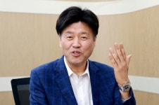 [사설] 민주당 의원 60여명 ‘김용 공천’ 촉구, 정상이 아니다